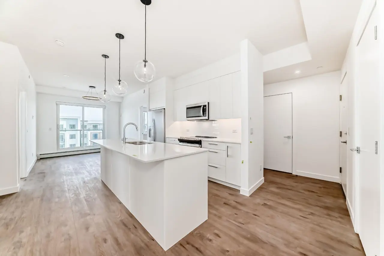 1519, 63 Corner Glen Crescent NE