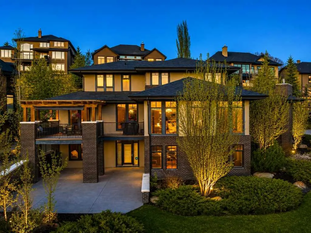 16 Spring Valley Way SW