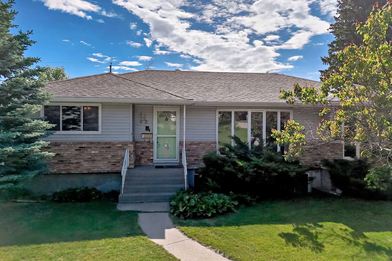 42 Cardiff Drive NW