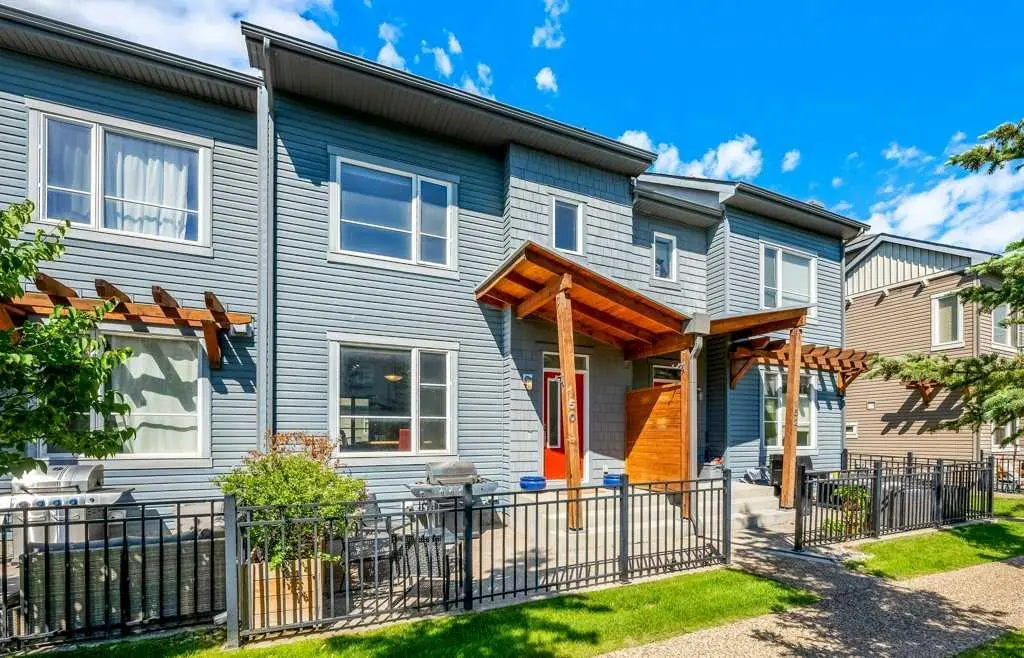 150 Chapalina Square SE