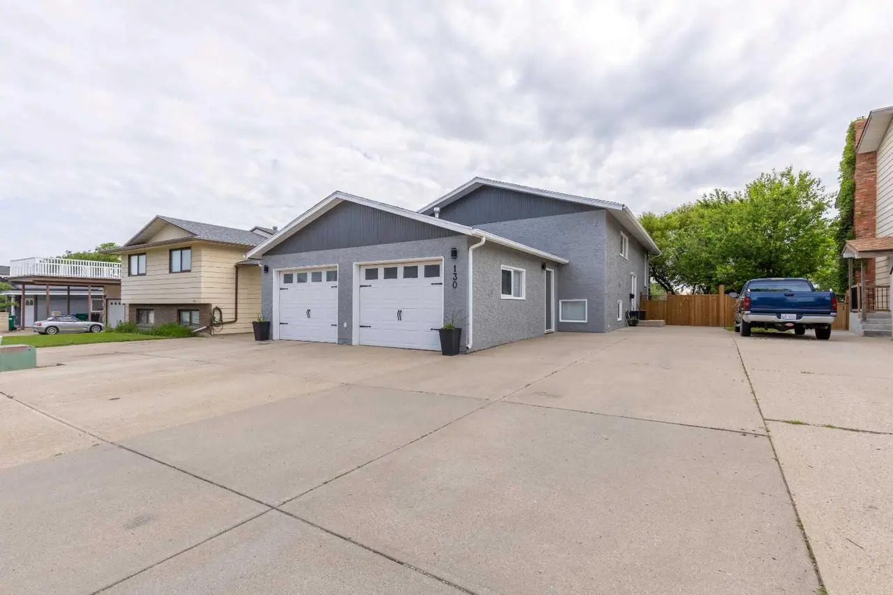 130 Chippewa Crescent W
