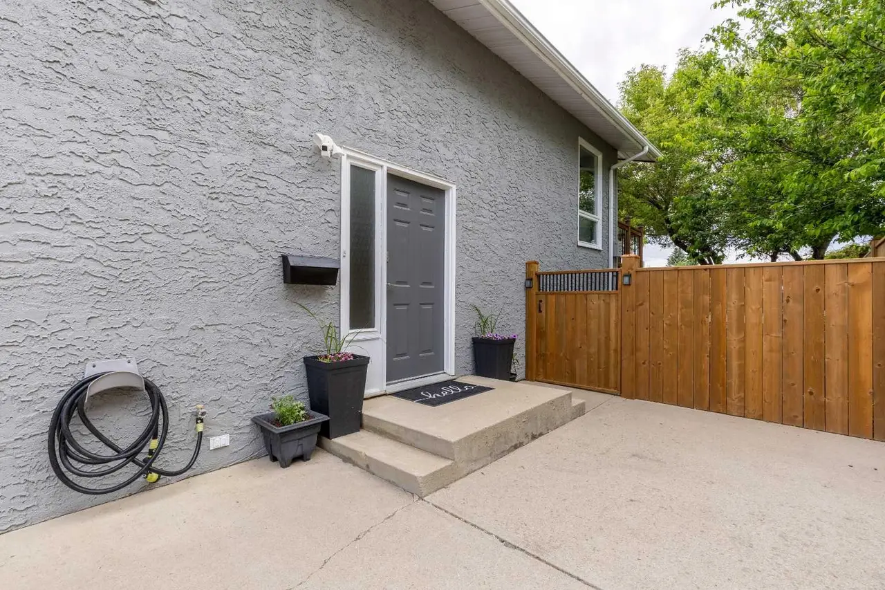 130 Chippewa Crescent W