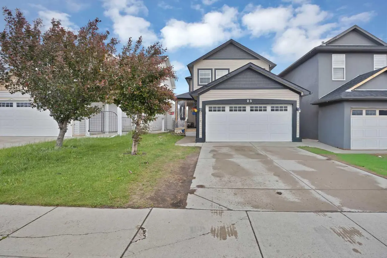25 Martha's Meadow Place NE