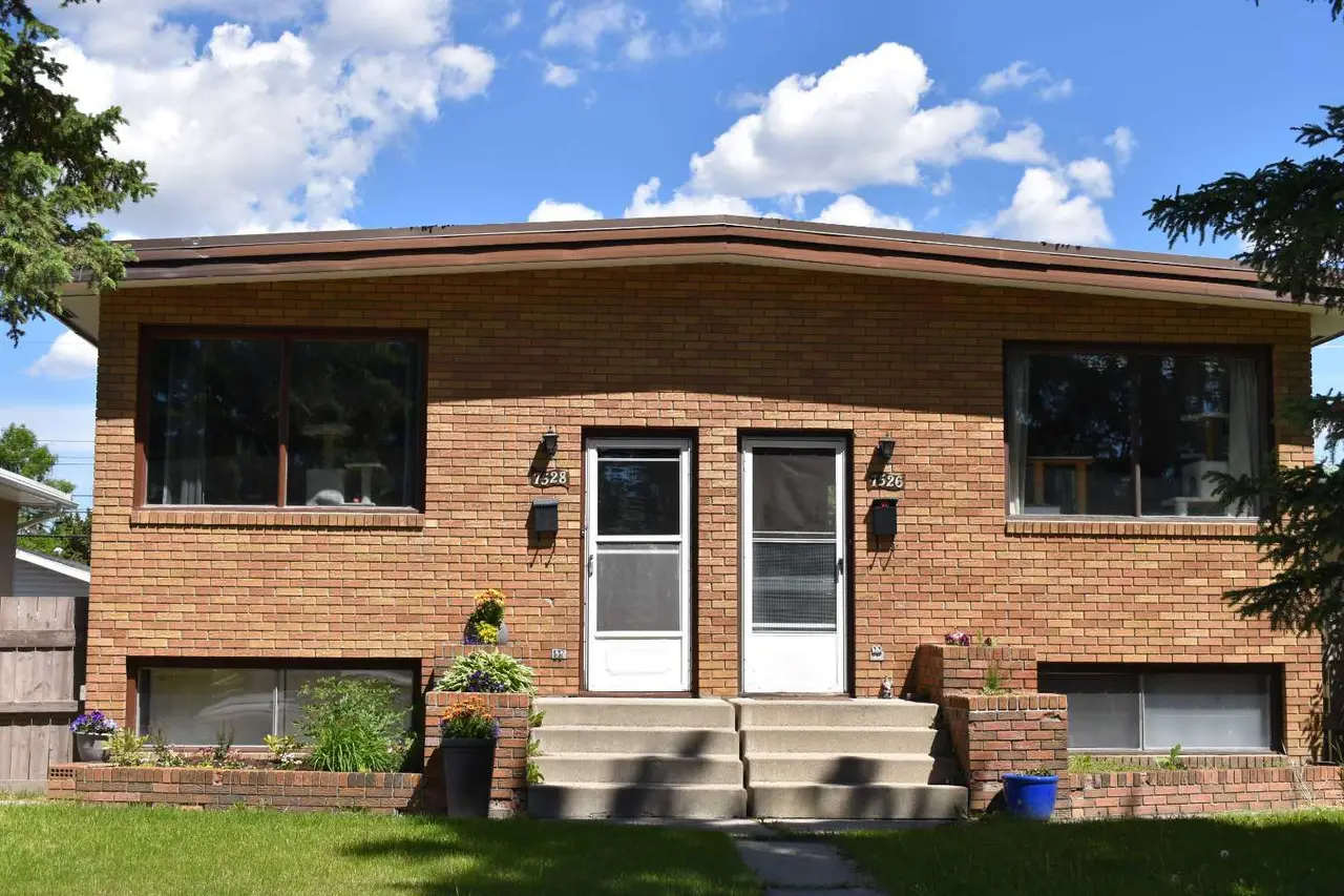 7528 and 7526 35 Avenue NW