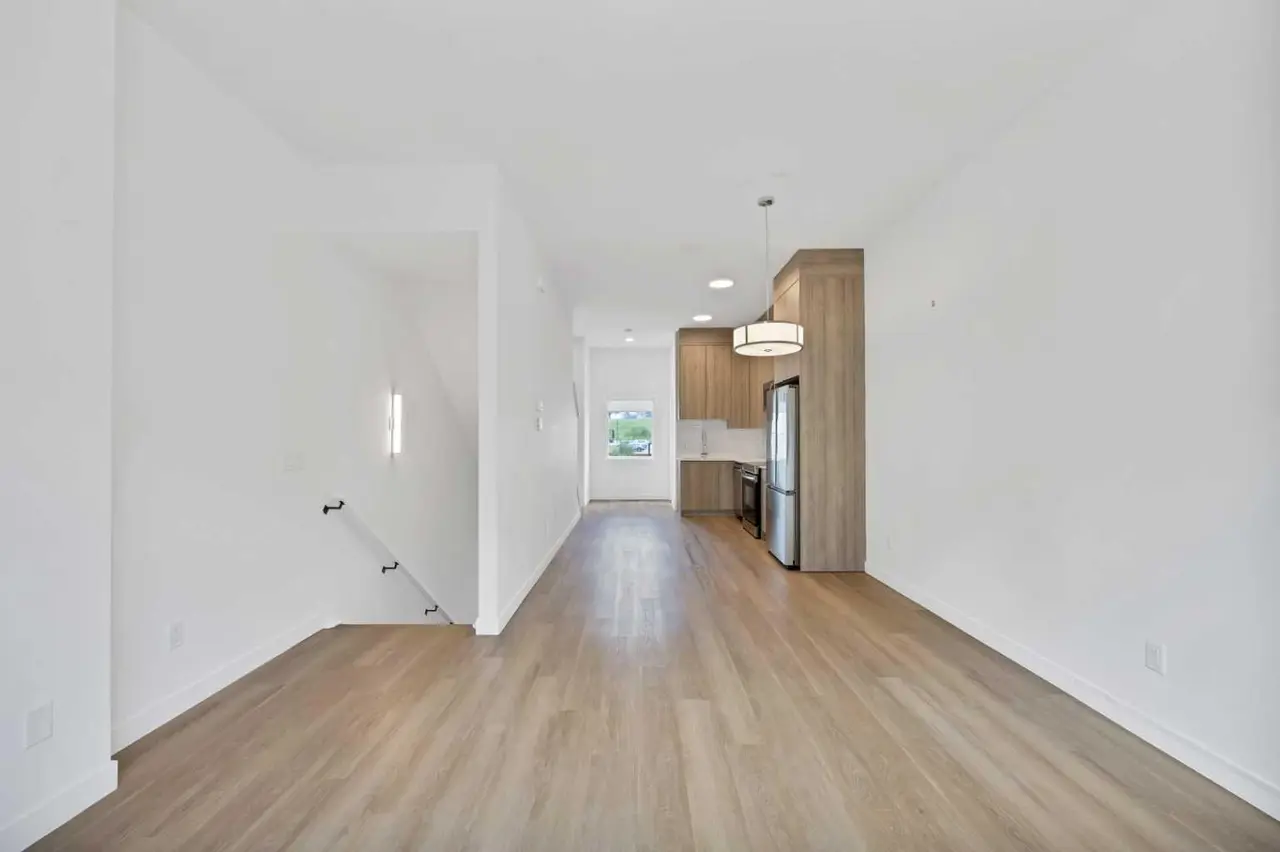 209, 101 Panatella Square NW