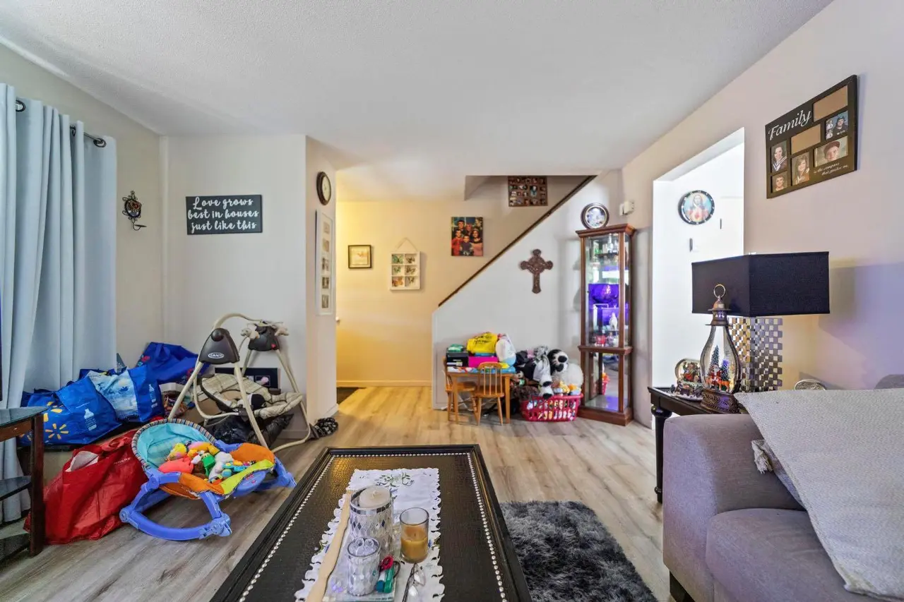 6404A 45 Avenue 