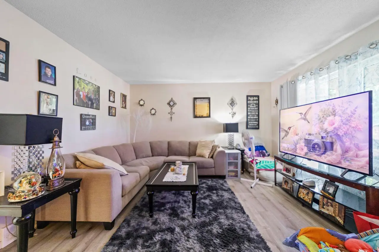 6404A 45 Avenue 