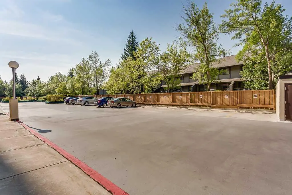 106, 5204 Dalton Drive NW