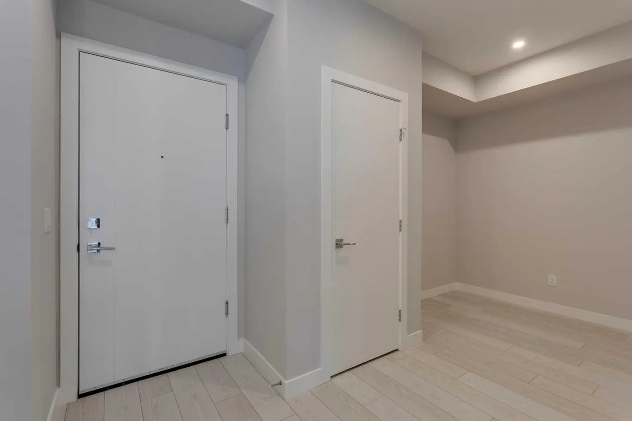 206, 8370 Broadcast Avenue SW