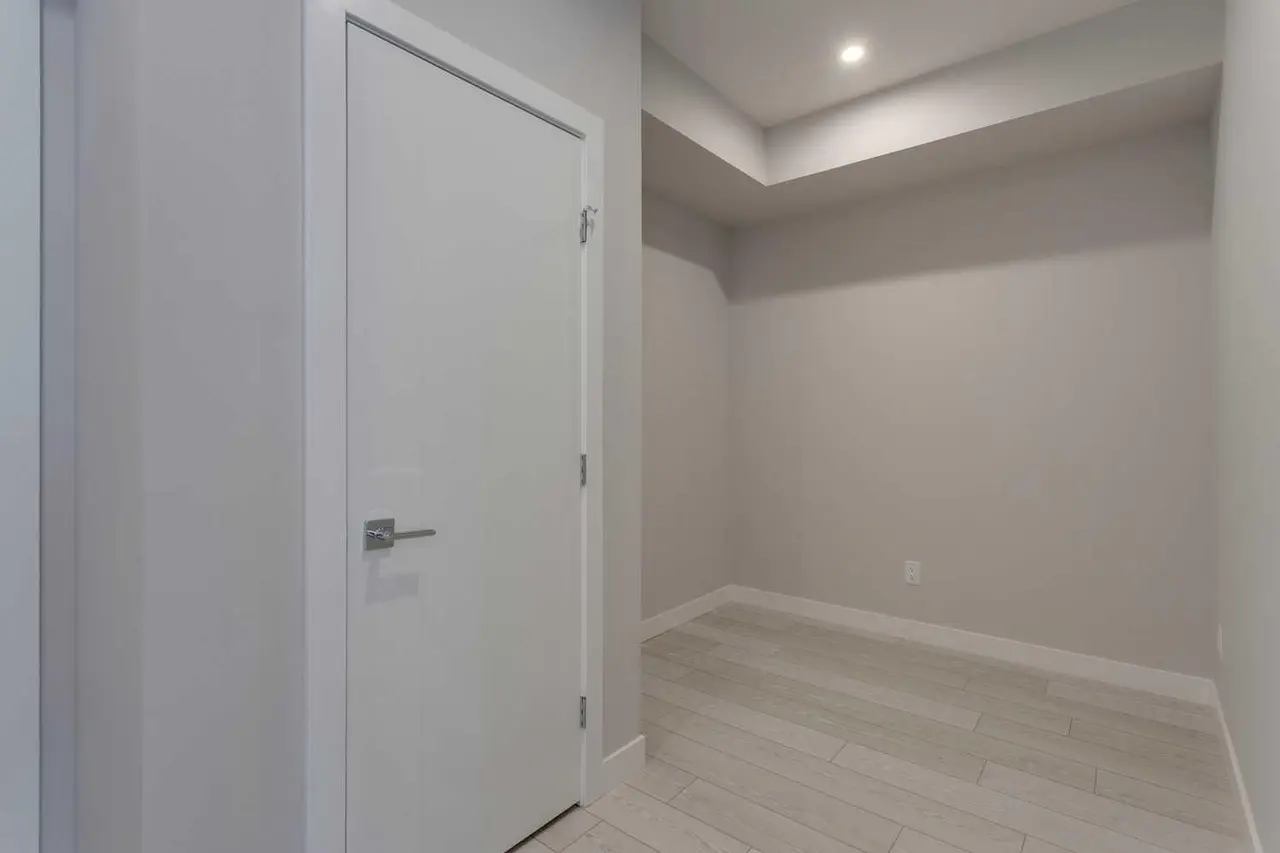 206, 8370 Broadcast Avenue SW