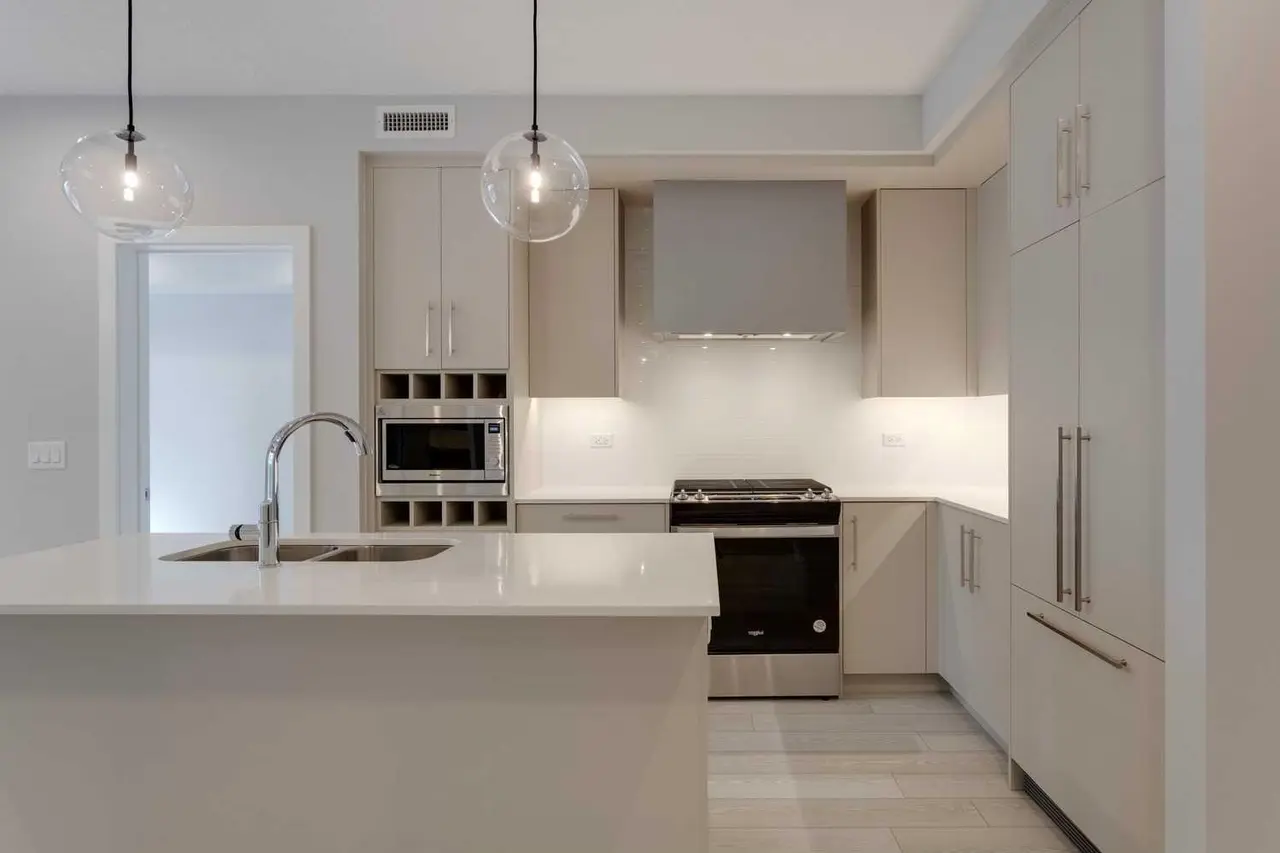 206, 8370 Broadcast Avenue SW