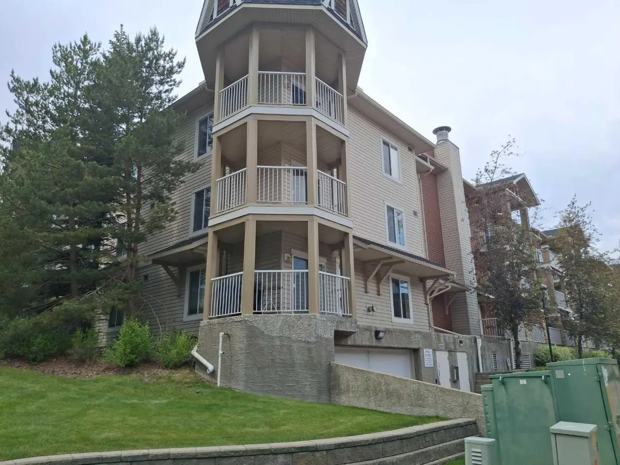 2201, 70 Panamount Drive NW