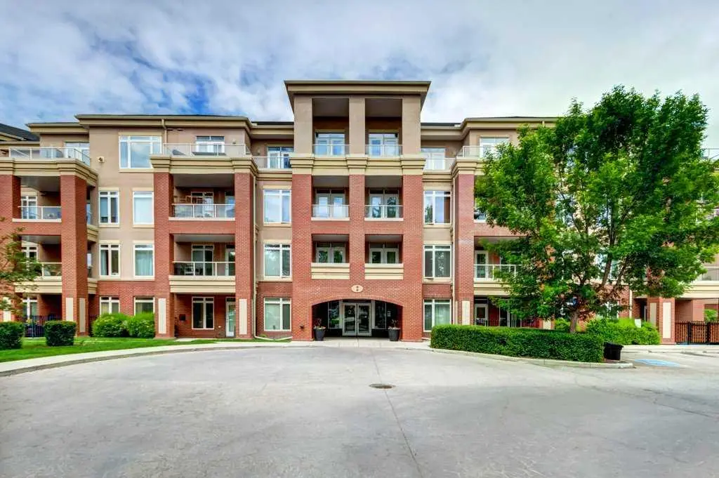 105, 2 Hemlock Crescent SW
