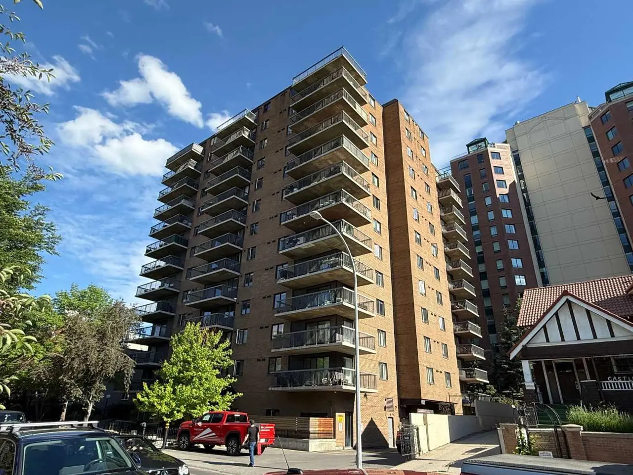 503, 225 25 Avenue SW