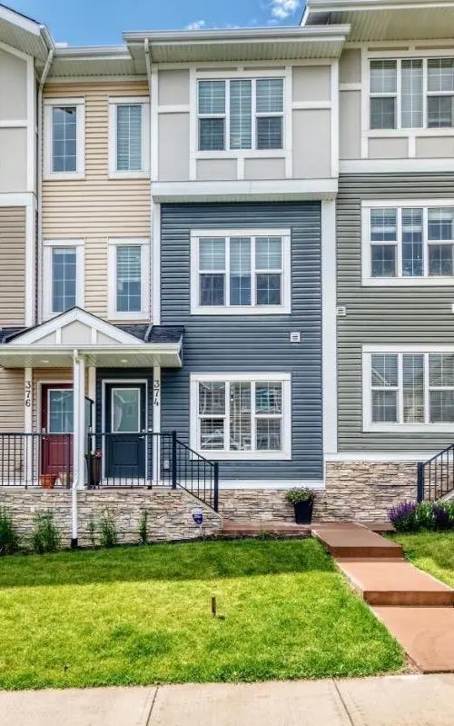 374 Nolancrest Heights NW