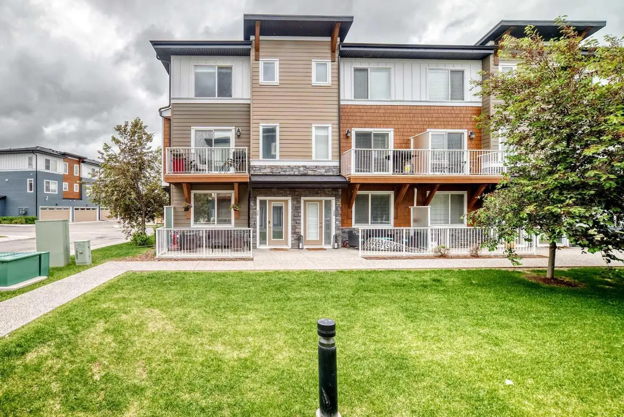 30, 111 Rainbow Falls Gate