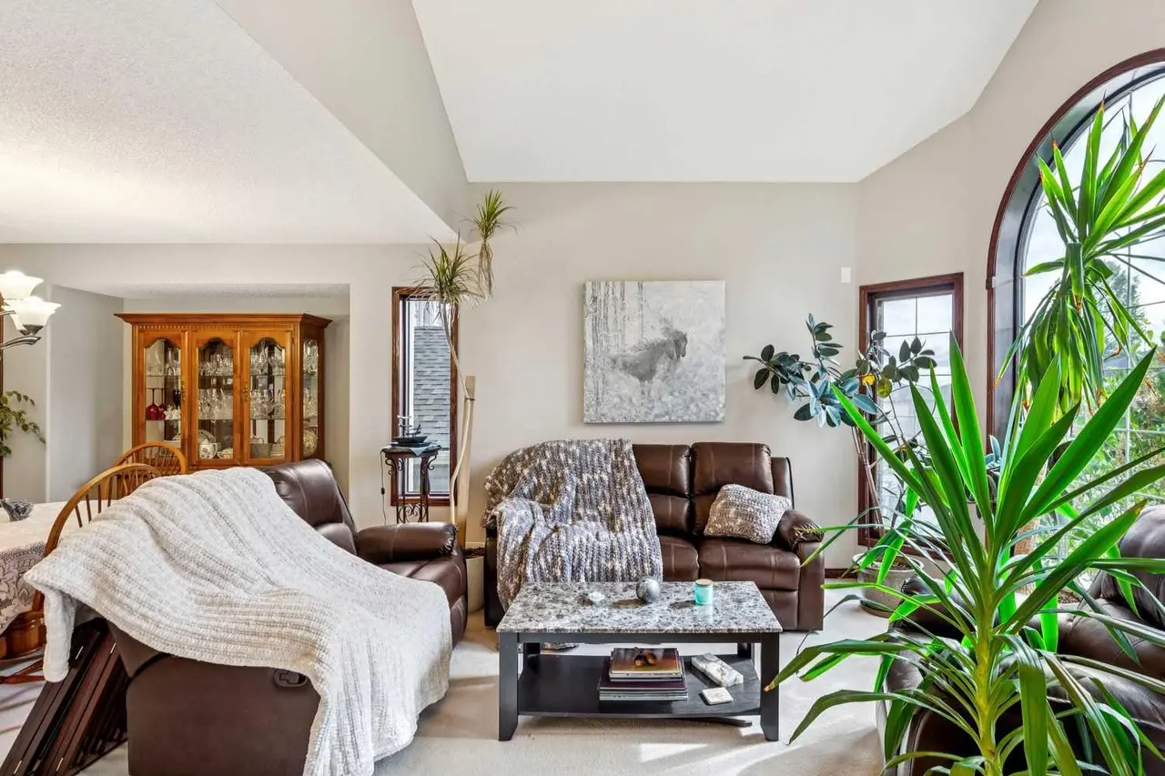 27 Valley Creek Bay NW