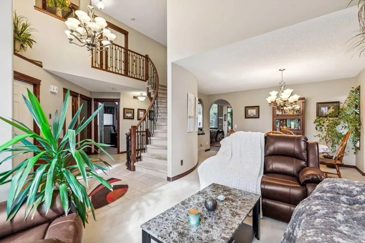 27 Valley Creek Bay NW