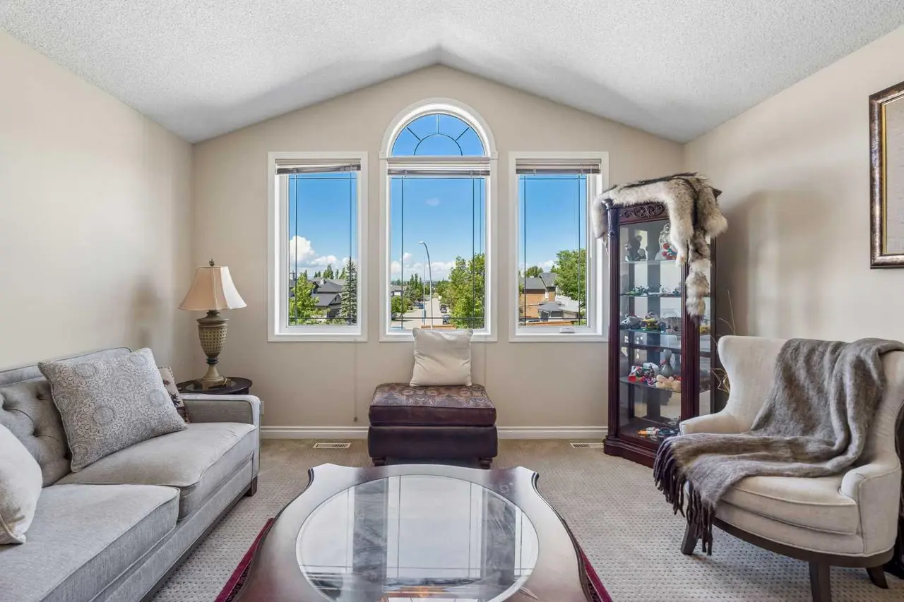 86 Tuscany Ravine Road NW