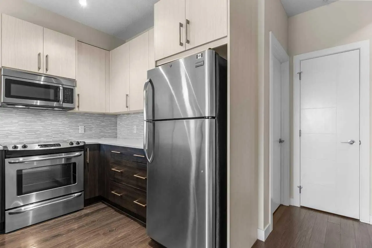 220, 8 Sage Hill Terrace NW