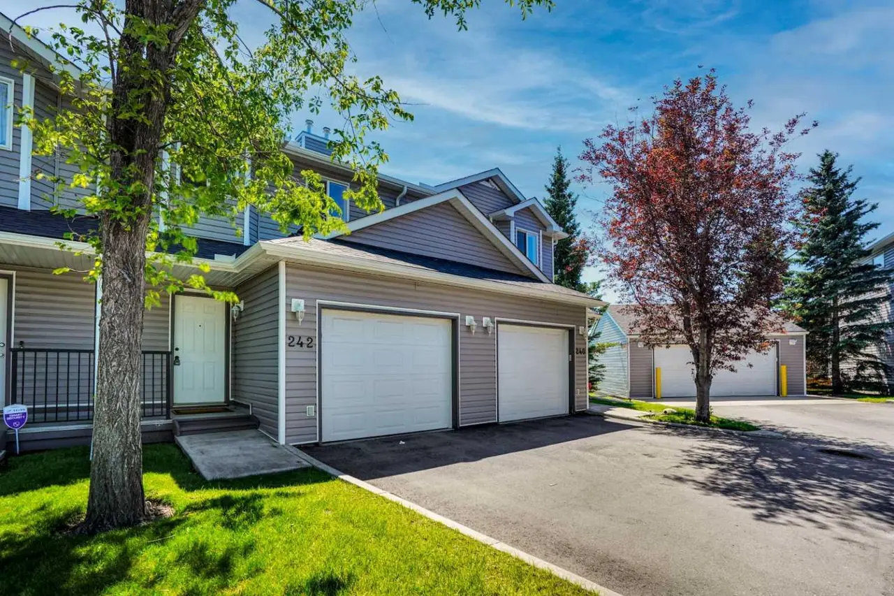 242 Taracove Place NE