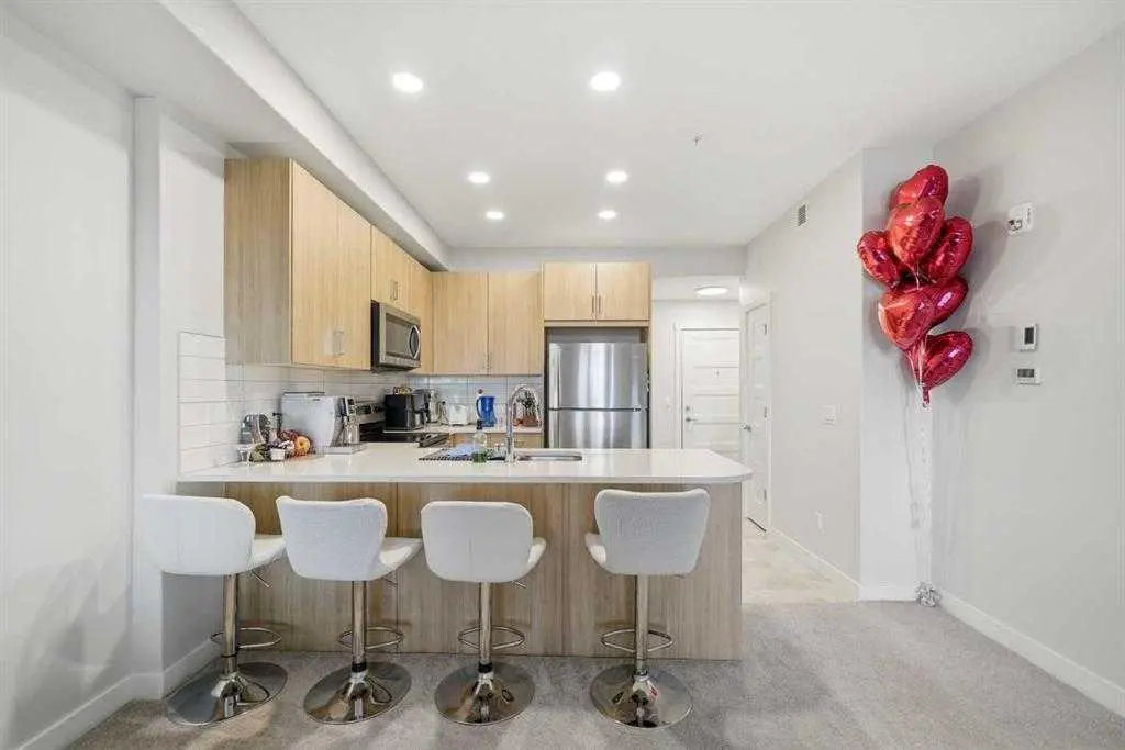 318, 55 wolf hollow Crescent SE
