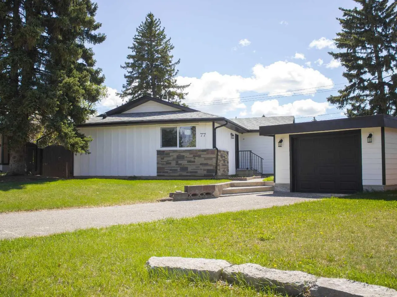77 Ferncliff Crescent SE