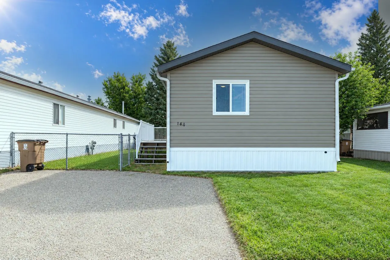 144 Birch Street W