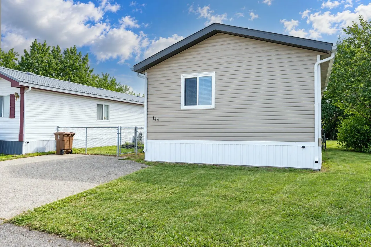 144 Birch Street W
