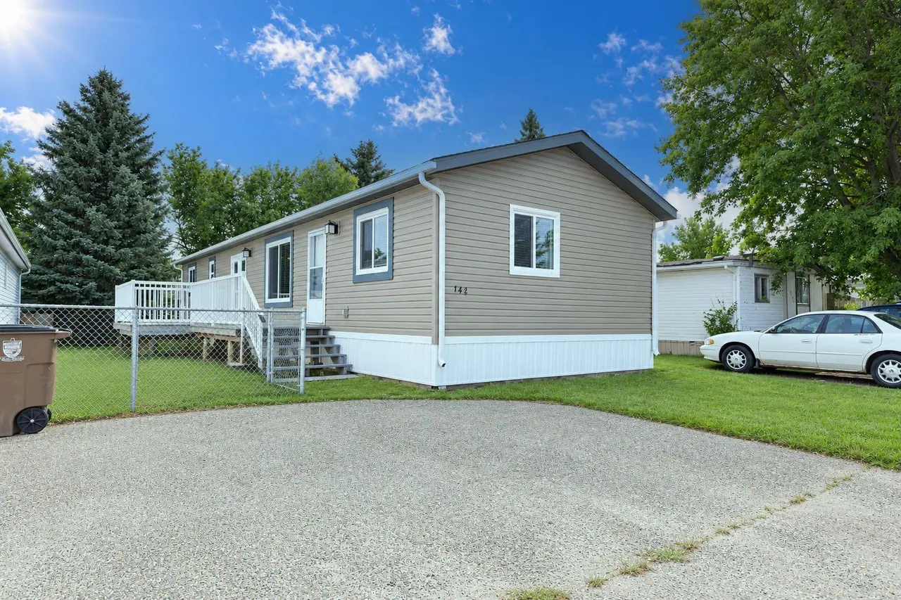144 Birch Street W