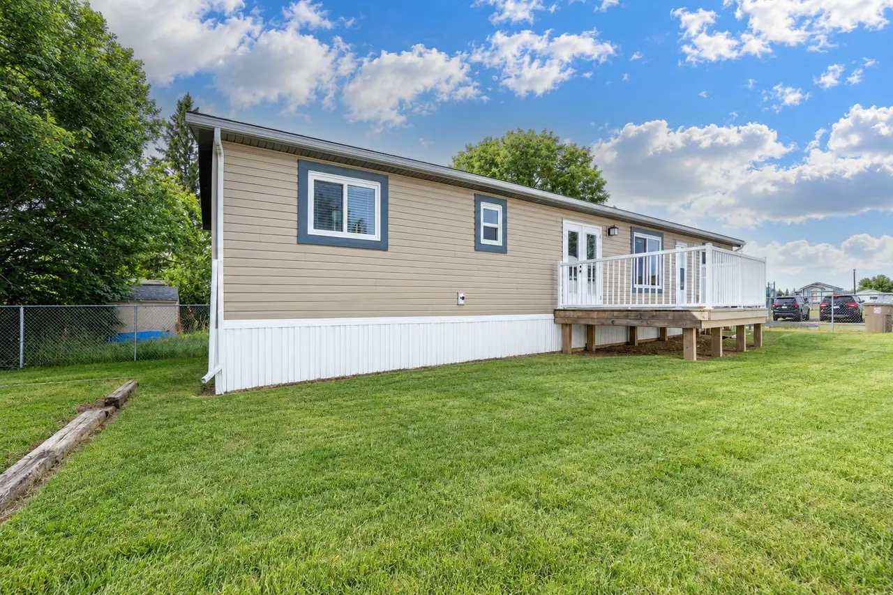 144 Birch Street W