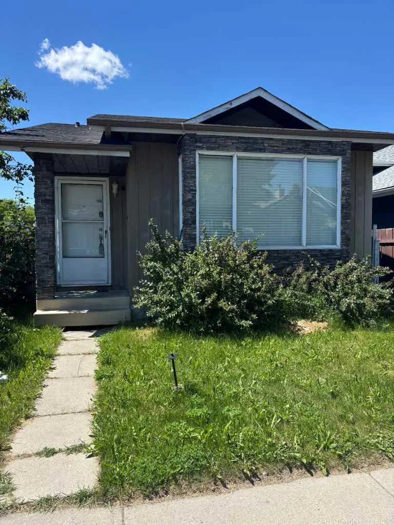 31 Martindale Close NE