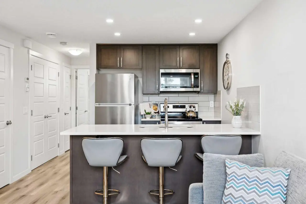412, 260 Rowley Way NW
