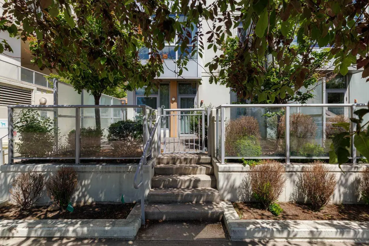132, 99 Spruce Place SW