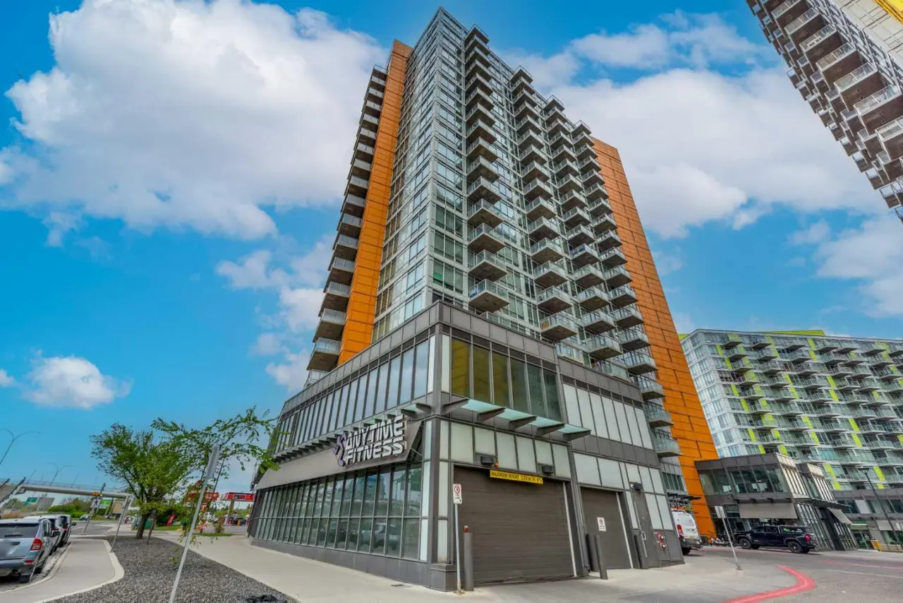 712, 3830 Brentwood Road NW