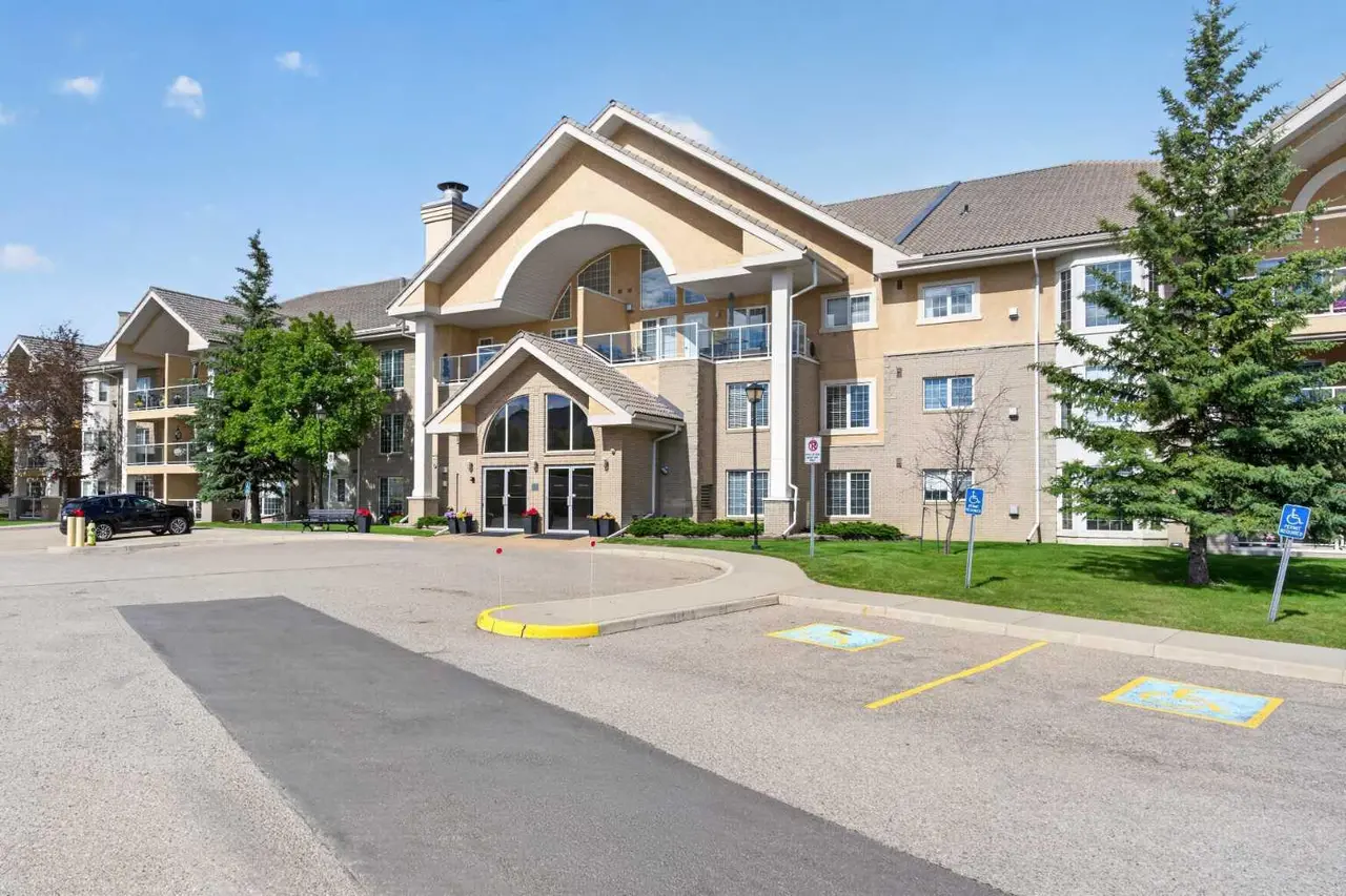 325, 728 Country Hills Road NW