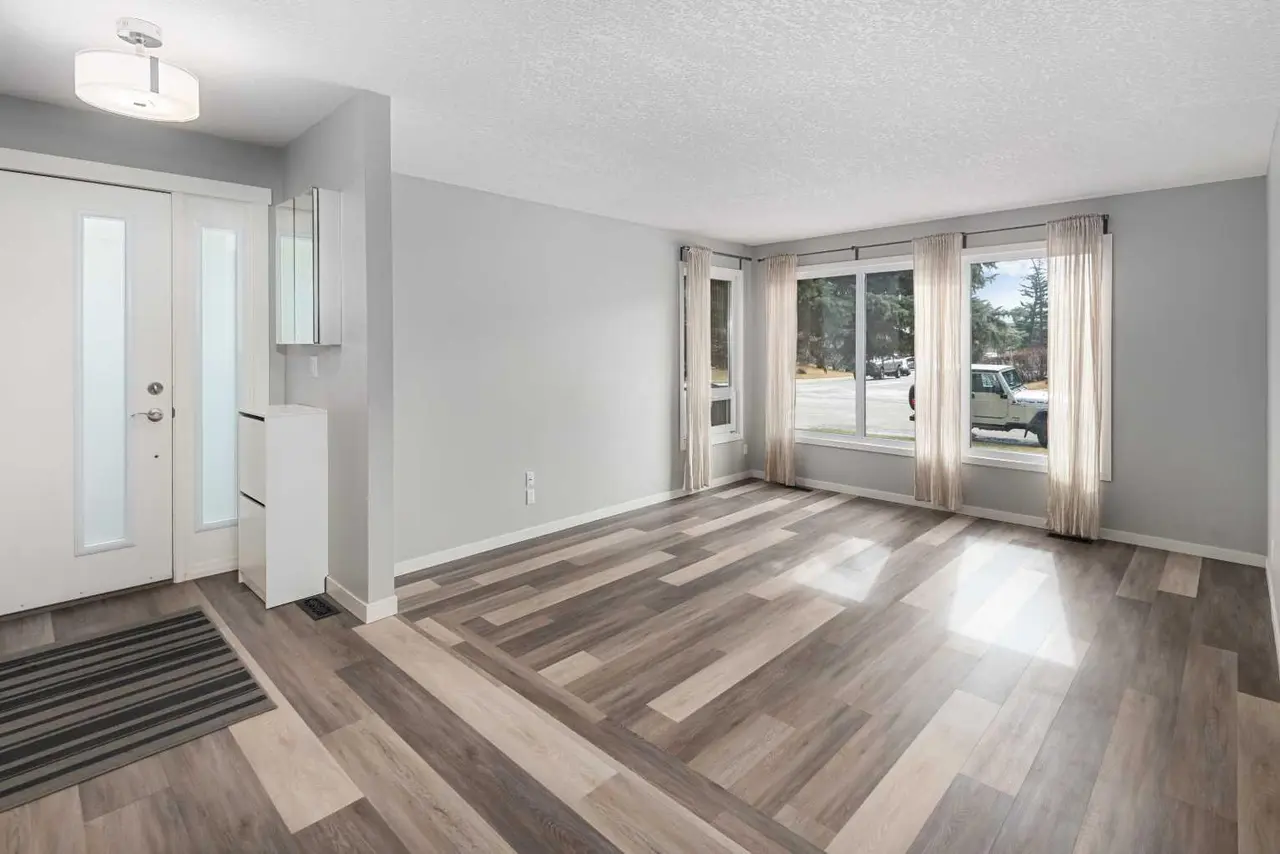 51 Woodmont Road SW