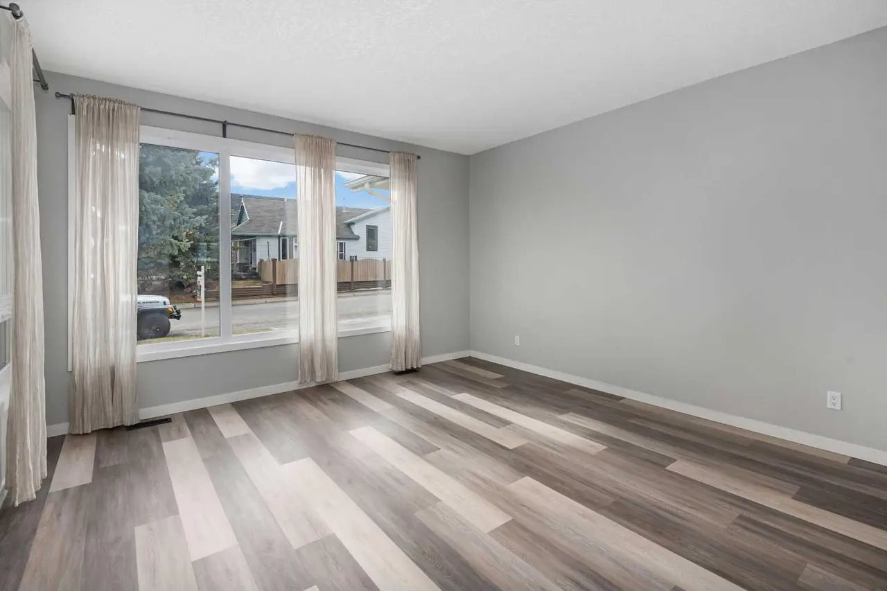 51 Woodmont Road SW