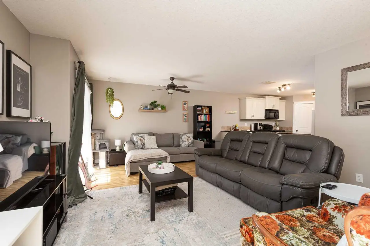 2, 895 Mt Sundance Manor W