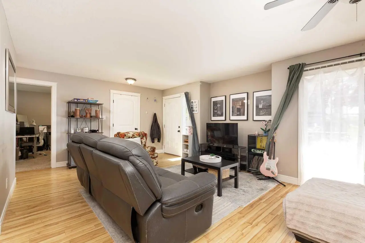 2, 895 Mt Sundance Manor W