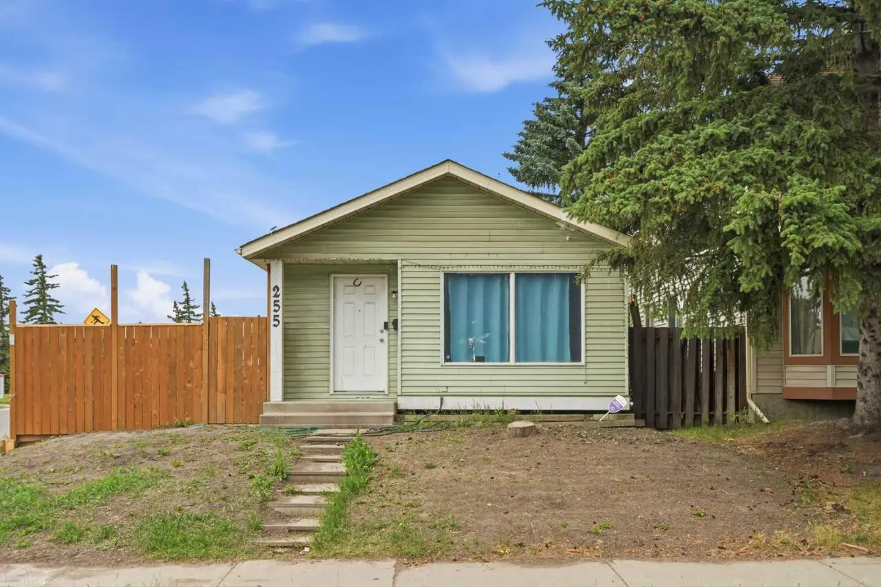 255 Falton Drive NE