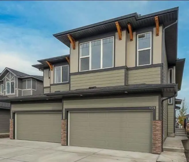 135 Legacy Glen Parade SE