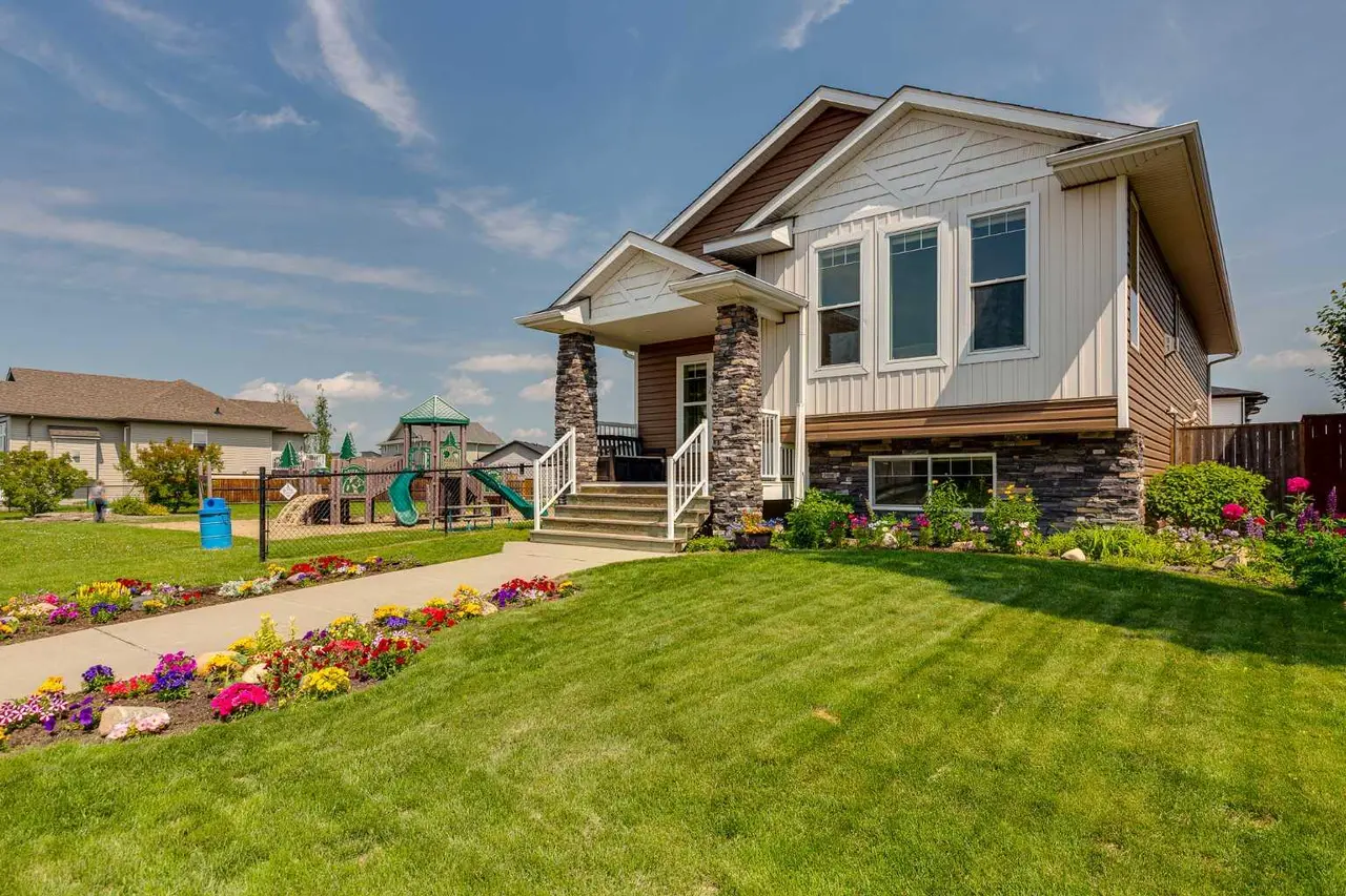 74 Mackenzie Crescent 