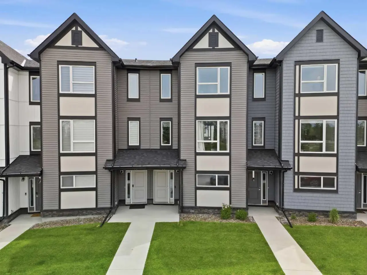 56 Evanscrest Manor NW