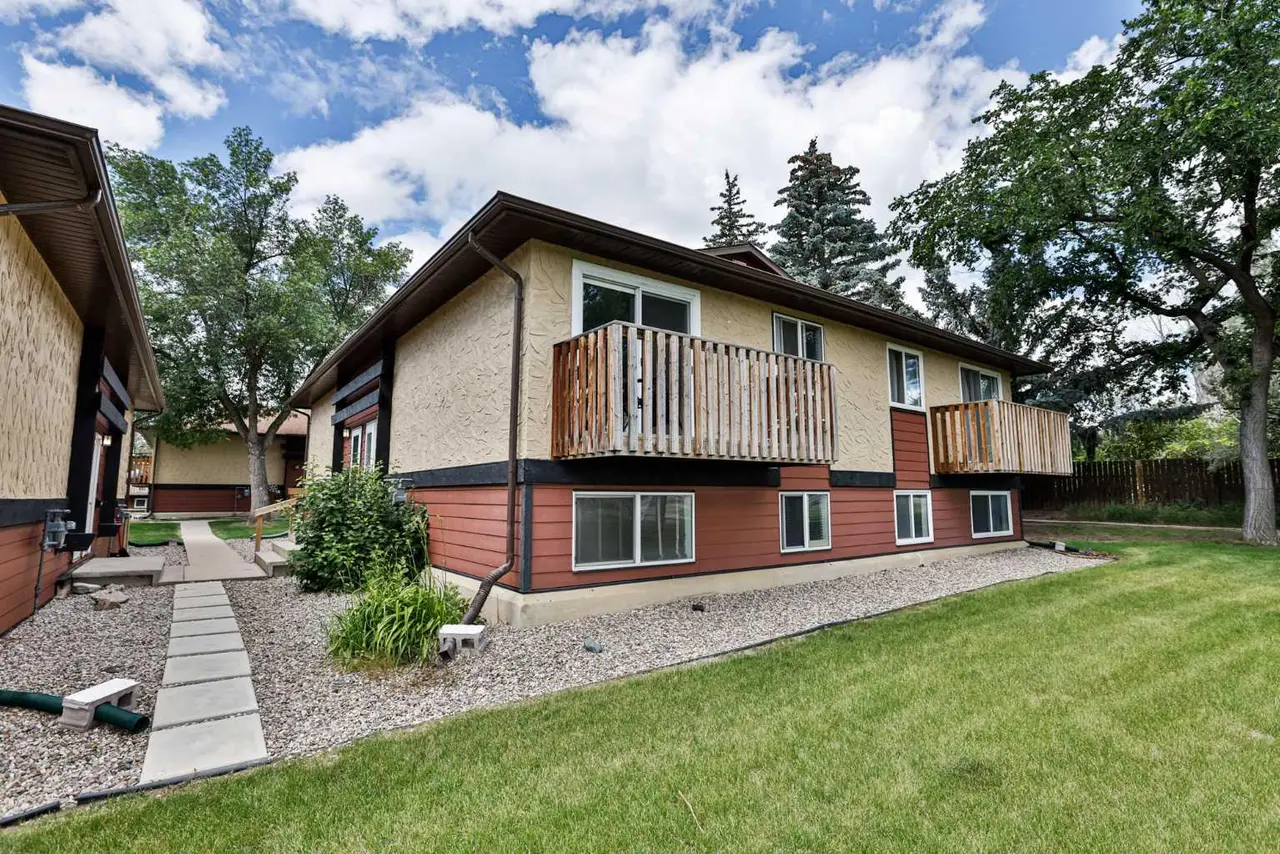 24, 5 Acadia Road W