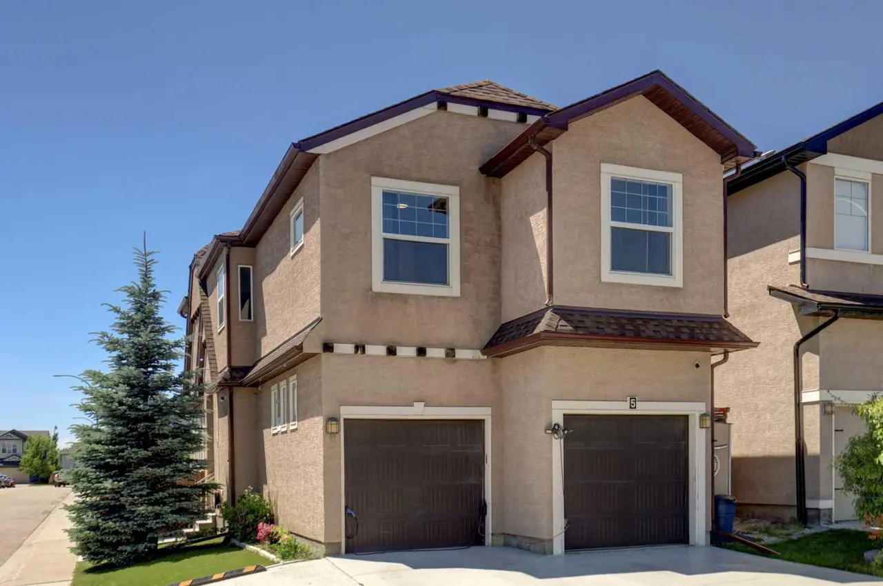 5 Covecreek Mews NE