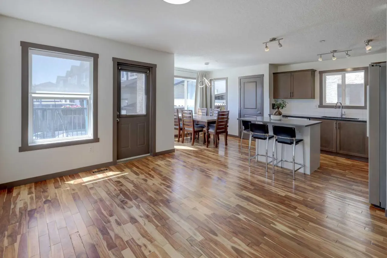 5 Covecreek Mews NE