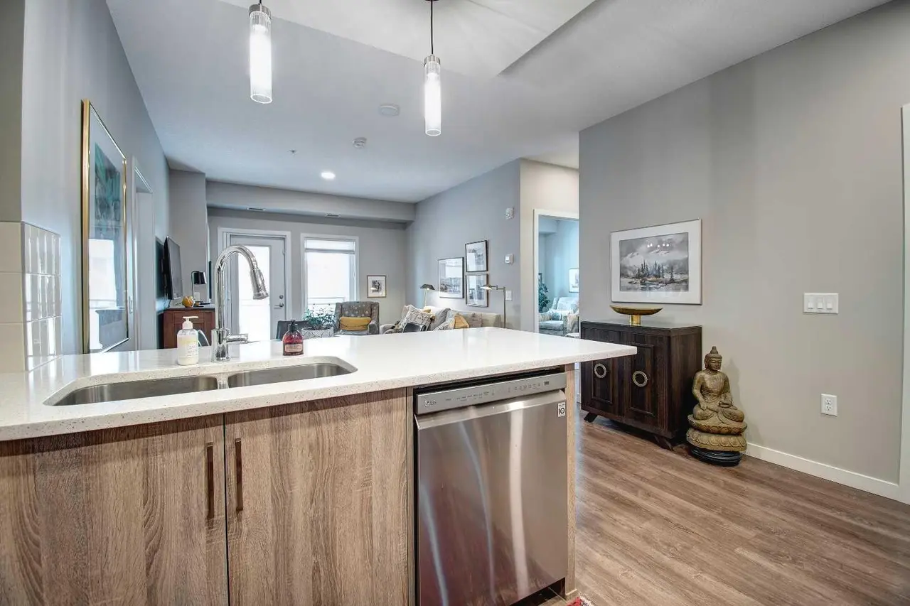 208, 12 Mahogany Path SE