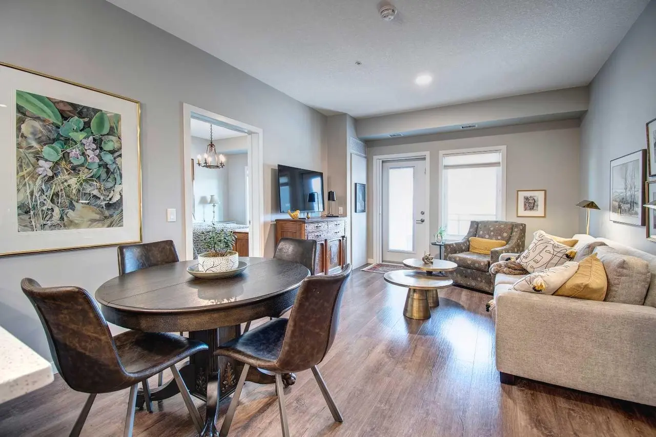 208, 12 Mahogany Path SE