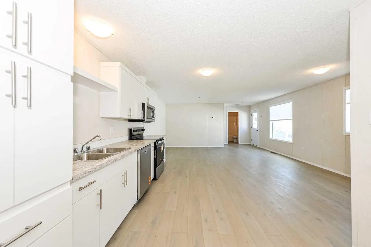 #77, 4802 54 Avenue 